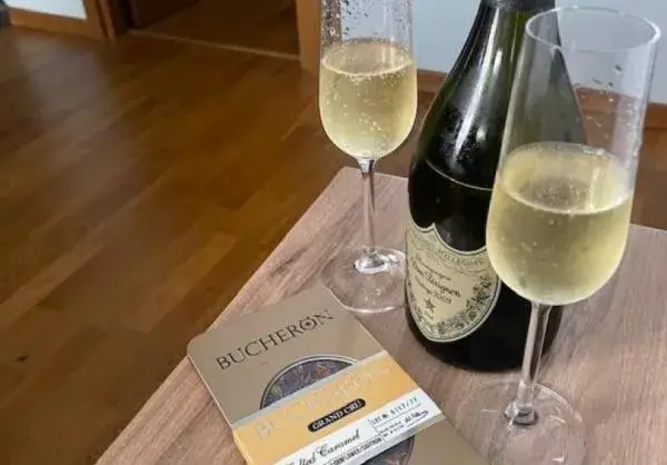 Ани Салич стана на 53 с шампанско за 350 лв