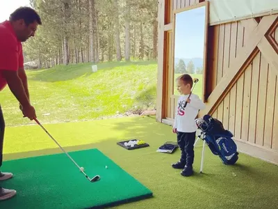 Антония Петрова прави сина си голфър