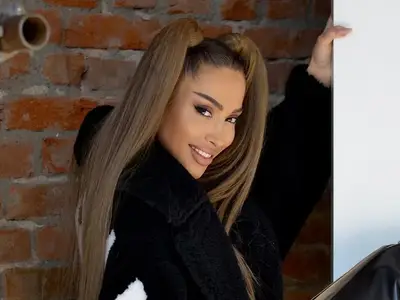 Ариa разгорещи Коцето! Вижте с каква поза го изкуши