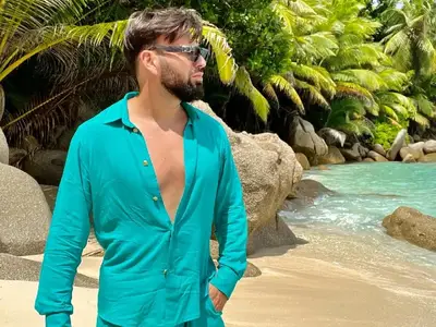 Атанас Месечков  си присади коса