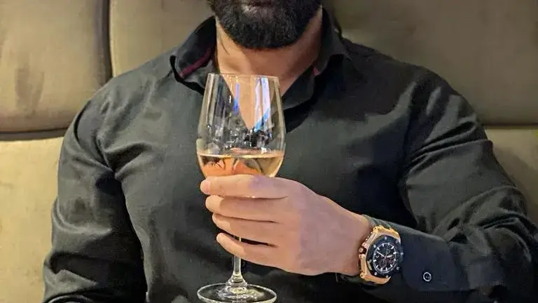 Азис изкара 24 май във фитнеса