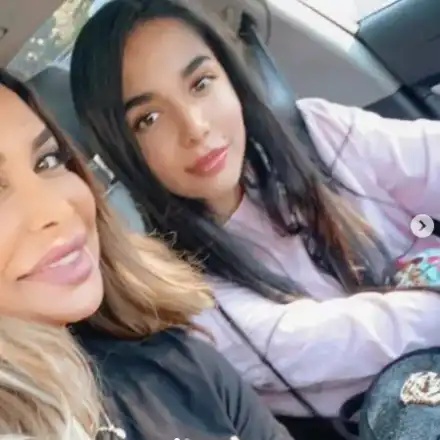 Бони става баба на куче