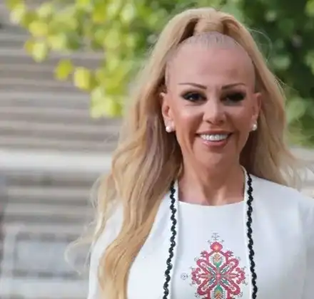 Чалга инвазия: Луна ще пее на... сирене!