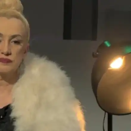 ЧУДО: Сашка Васева вече вижда силуети, пише нови песни