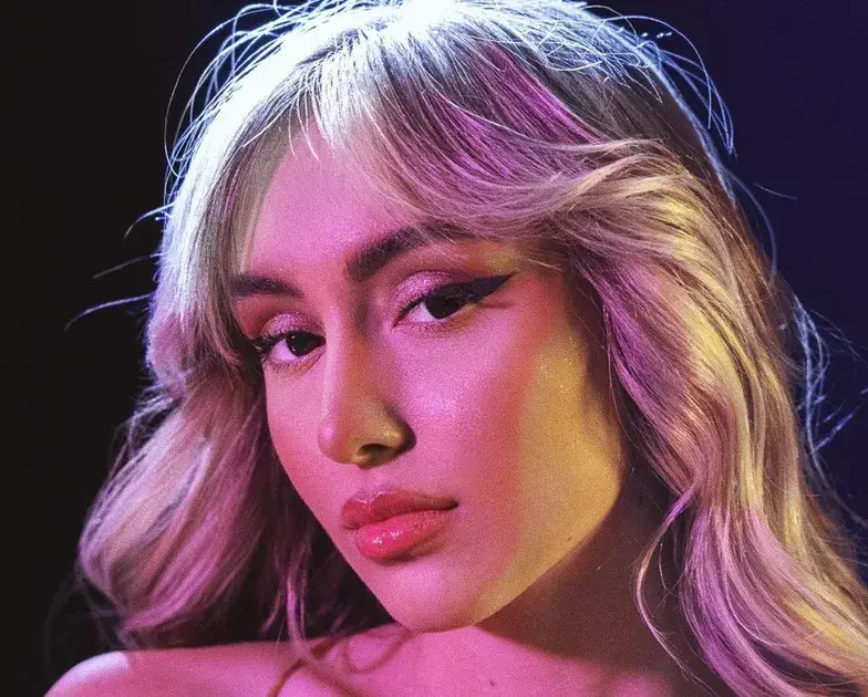 Дара Екимова със силикон едва на 19 г. (Снимка на новите й бомби)