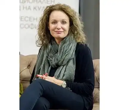 Дъщерята на Невена Коканова е осиновена