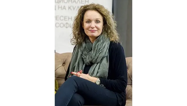 Дъщерята на Невена Коканова е осиновена