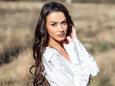 Дениз Хайрула  от „Ергенът”  се срамува от  бедните си  майка и баща