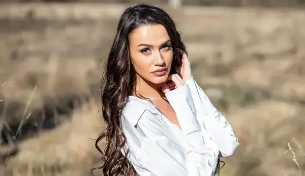 Дениз Хайрула  от „Ергенът”  се срамува от  бедните си  майка и баща