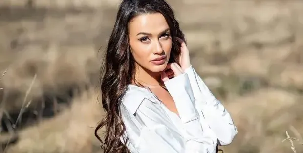 Дениз Хайрула  от „Ергенът”  се срамува от  бедните си  майка и баща