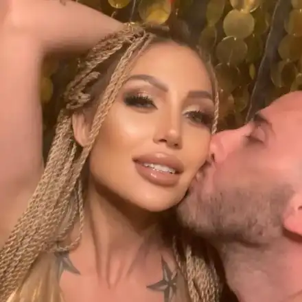 Джулиана Гани не спира да плюе бившия си и да се натиска с полицая