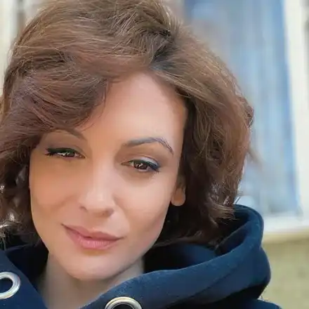 Доктор Огнянова  преспала  с французин