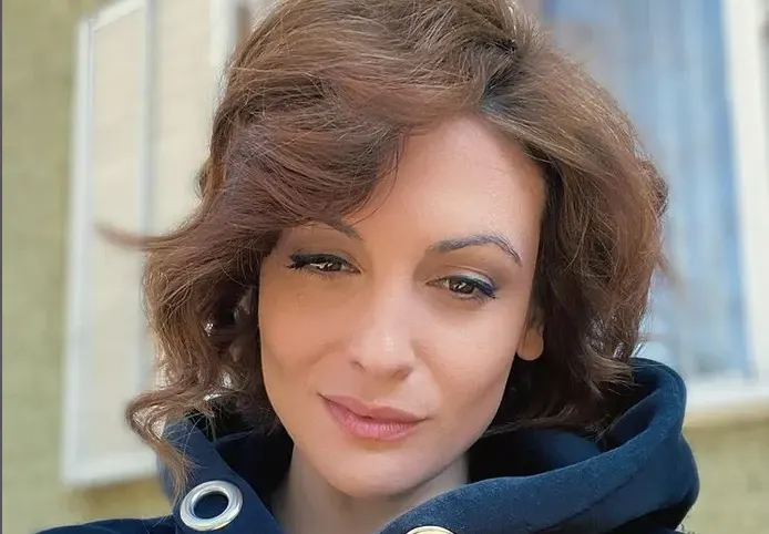 Доктор Огнянова  преспала  с французин