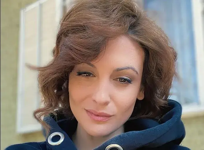 Доктор Огнянова  преспала  с французин