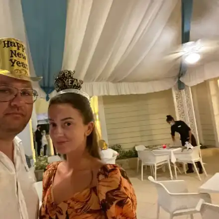 Ексклузивно! Дениз Хайрула е бременна от гаджето си! Вижте ги заедно на последната им почивка + ФОТО с коремче