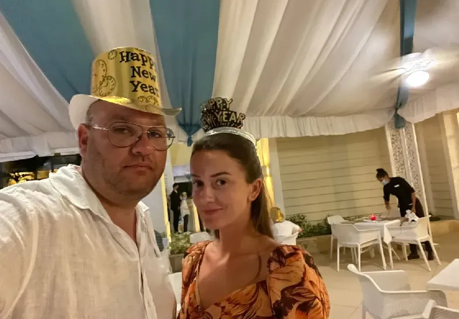 Ексклузивно! Дениз Хайрула е бременна от гаджето си! Вижте ги заедно на последната им почивка + ФОТО с коремче
