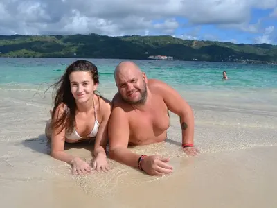 Ексклузивно! Дениз Хайрула е бременна от гаджето си! Вижте ги заедно на последната им почивка + ФОТО с коремче