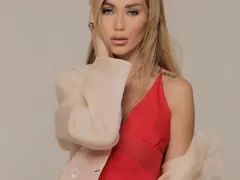 Енджи Касабие с тайна мисия в Дубай