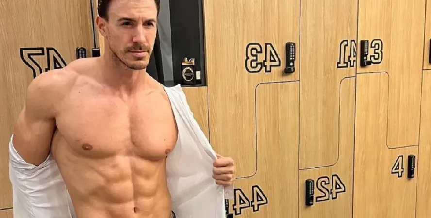 Ергенът отваря свой собствен фитнес, тръгна на уроци по пеене