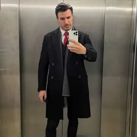 Ергенът Виктор избяга в Амстердам след края на шоуто