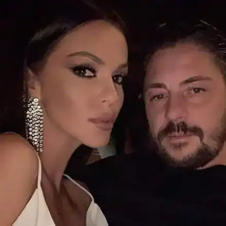 Галена и Галин се пребориха за кралското си имение с 11 спални