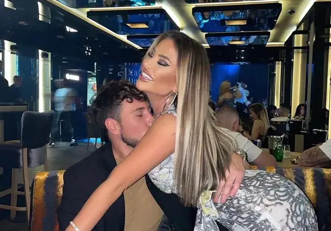 Гери-Никол си прави кефа без гадже