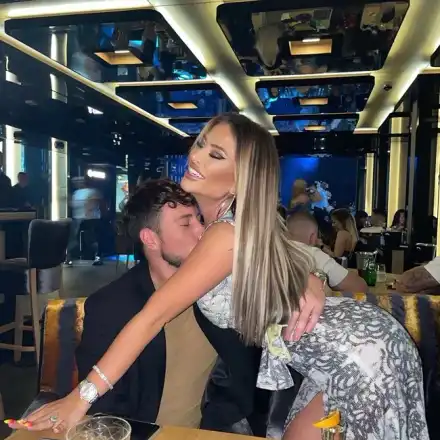 Гери-Никол си прави кефа без гадже