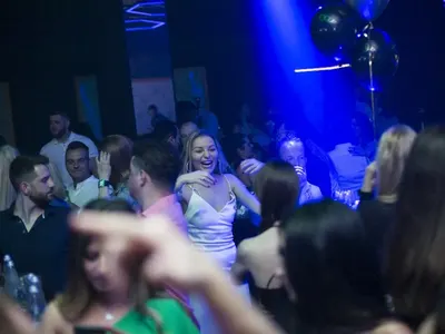 Грандиозно откриване събра участници от „Сървайвър“, „Ергенът“, „Фермата“  (СНИМКИ)