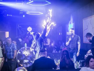 Грандиозно откриване събра участници от „Сървайвър“, „Ергенът“, „Фермата“  (СНИМКИ)