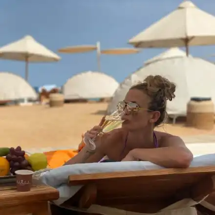 Яна Димитрова се кефи на СПА почивка сама в Египет