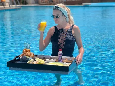 Яна Димитрова се кефи на СПА почивка сама в Египет