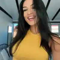 Инфлуенсърка нажежи страстите! Лъснаха й прелестите в клип