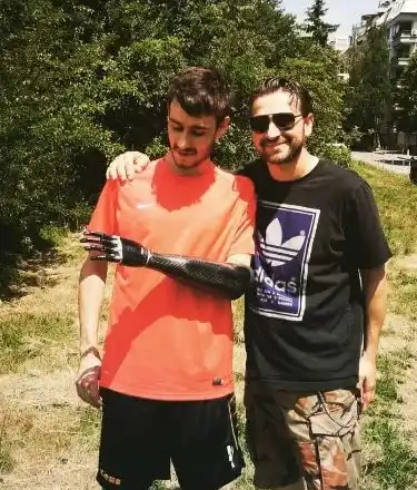 Иво Карамански-младши с нова ръка (Снимки)