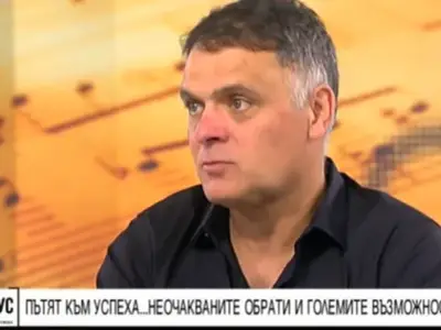 Изгонили Васко Василев от Москва, напсувал учителката си