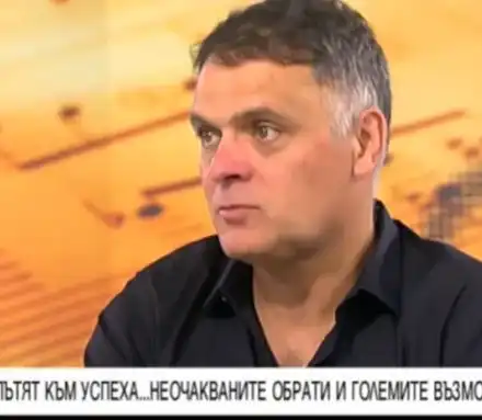 Изгонили Васко Василев от Москва, напсувал учителката си