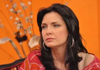 Жени Калканджиева: Достатъчно популярна съм, но моето време мина! (Две момичета от агенцията на миската участвали в „Ергенът“, снимки)