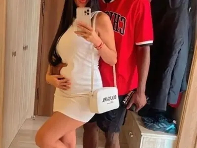 Жорди Кайседо гали бременно коремче (Снимка в галерията)