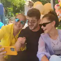 Катето Евро учи снахата да пие ракия