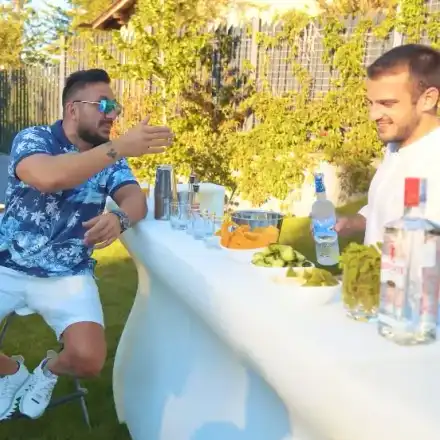 Коцето изпил  каса водка с  едно кюфтенце