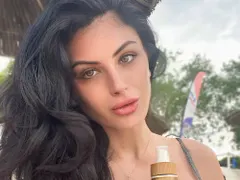 Кой маже Мис България 2020 с масла в Гърция?