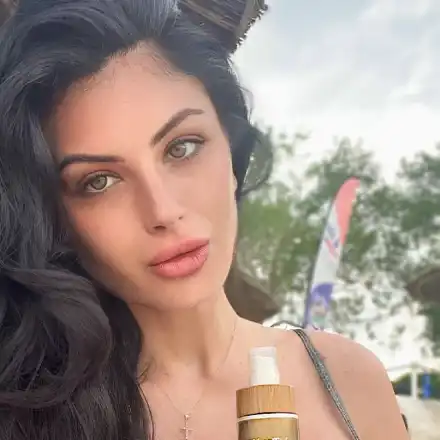 Кой маже Мис България 2020 с масла в Гърция?