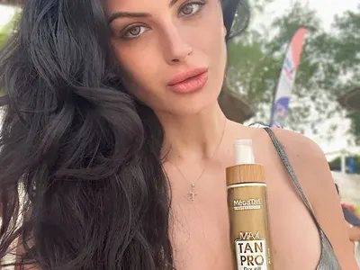 Кой маже Мис България 2020 с масла в Гърция?