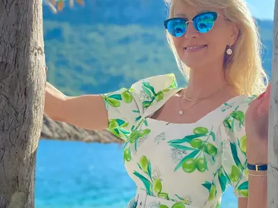 Кристина Димитрова и Мисис Баба заедно на плаж