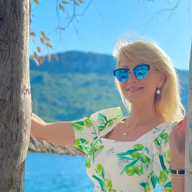 Кристина Димитрова и Мисис Баба заедно на плаж