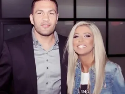 Кубрат Пулев смени Андреа със Соня Немска! Боксьорът гушна певицата за ЧРД (ФОТО)