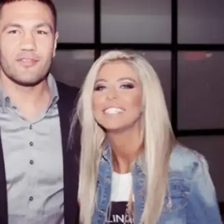 Кубрат Пулев смени Андреа със Соня Немска! Боксьорът гушна певицата за ЧРД (ФОТО)