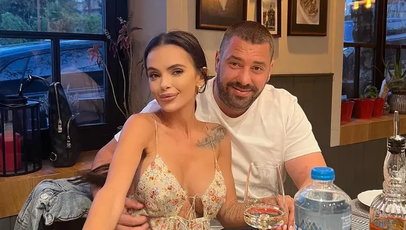 Maрa Отварачката се похвали с ново „Ферари“, но май не е нейно (Подробности и снимка)