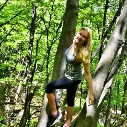 Мария Игнатова всяка сутрин броди из гората