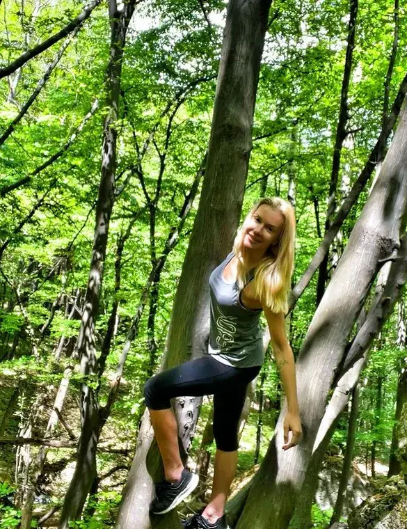 Мария Игнатова всяка сутрин броди из гората