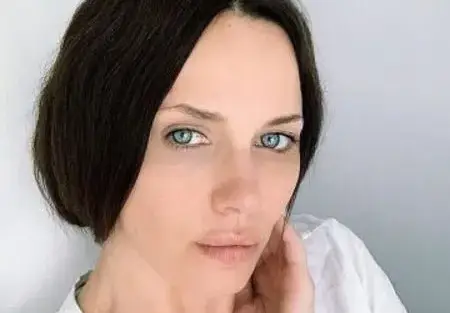 Мария Силвестър се снима с диамантена кралица